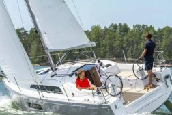 4人餐桌尺寸一般是多少合适【博纳多Oceanis 301】小型巡航帆船参考价75万