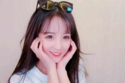 抖音最美小姐姐莉哥,颜值与才华并存的网络红人”