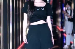 东南亚小姐姐的舞蹈动作,灵动身姿演绎异域风情
