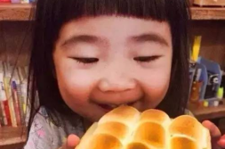沙雕小姐姐卖冰淇淋图片,沙雕小姐姐冰淇淋摊位,甜蜜诱惑尽在眼前